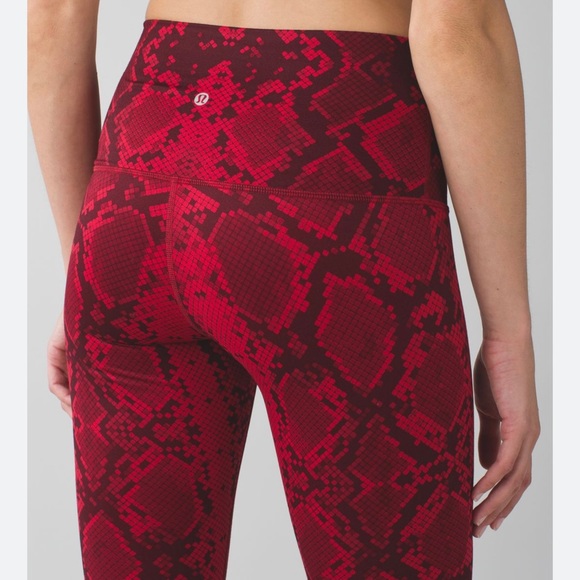 Lululemon red animal print leggings size 2 - Picture 2 of 6